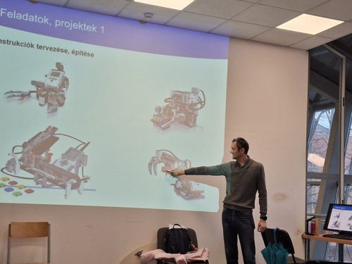 Kódolj, építs, vezess!