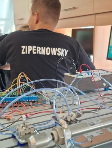 Ipari automatizálási gyakorlat a Zipernowsky Technikumban
